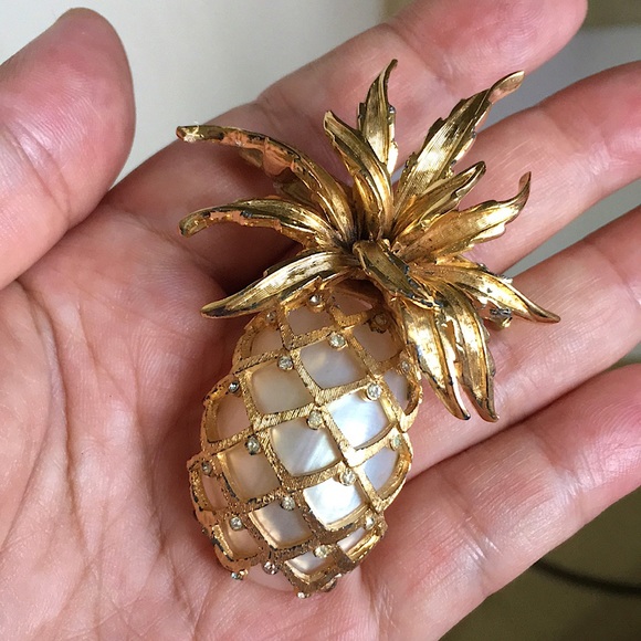 🖤C.40-50s💕BOUCHER signed pineapple brooch